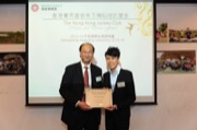 Dr PANG King-chee, MH, Chairman of The Hong Kong Jockey Club Music and Dance Fund awarded a music scholarship to Mr Mozar TSANG